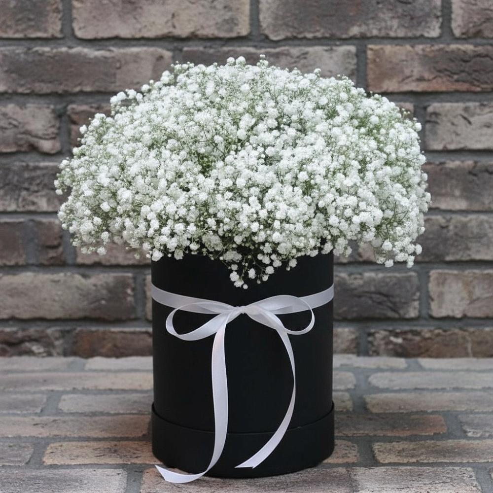 Цветочная композиция из Гипсофила в шляпной коробке в Бузиновской