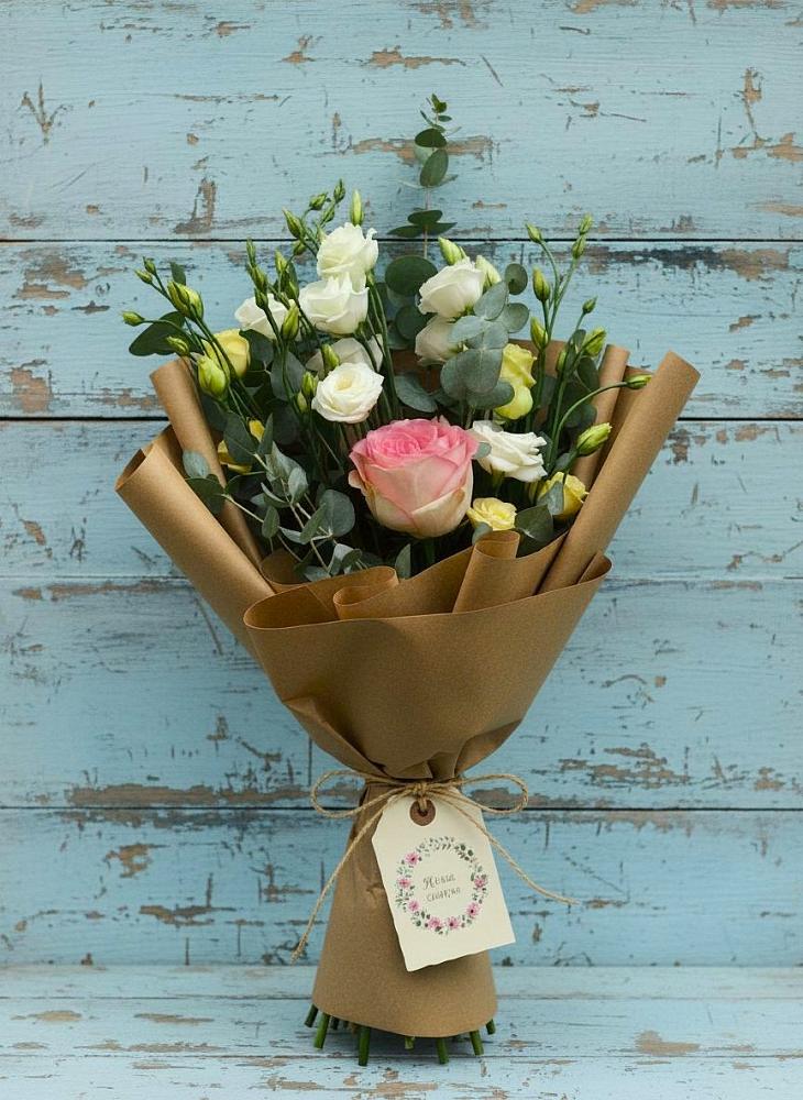 Букет цветов из: Розы и Лизиантусы в Бузиновской