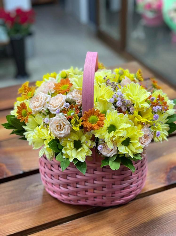 Цветочная композиция из Хризантемы и Розы в корзине в Бузиновской