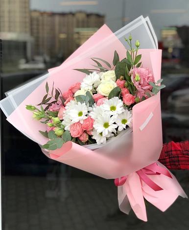 Букет цветов из: Розы, Лизиантусы и Хризантемы в Бузиновской